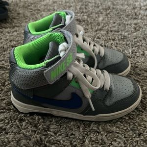 Toddler Nike SB sneaker. Size 11C.